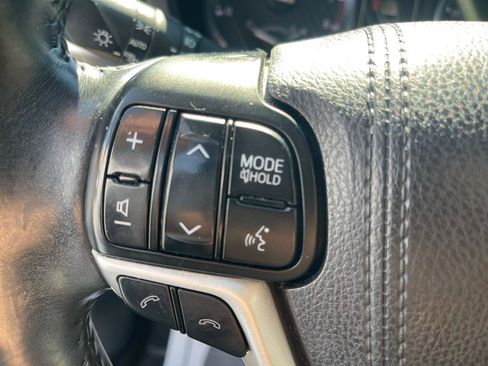 Used 2017 Toyota Highlander XLE AWD/4WD image 15