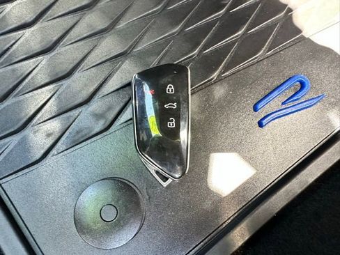 Used 2023 Volkswagen Golf 20th Anniversary Edition image 36