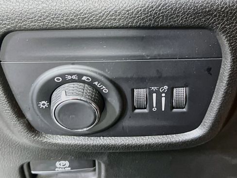 Used 2023 Jeep Grand Cherokee Laredo AWD/4WD image 10
