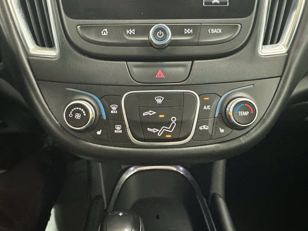 Used 2018 Chevrolet Malibu LT w/ Leather Package FWD image 50