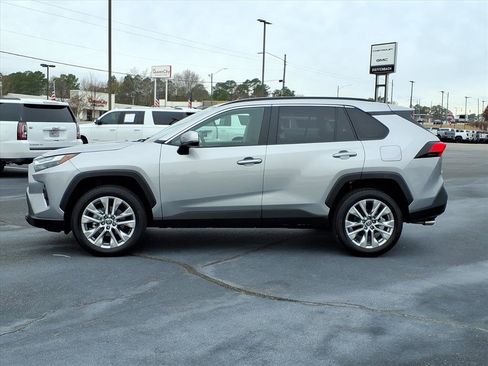 Used 2025 Toyota RAV4 XLE Premium image 17