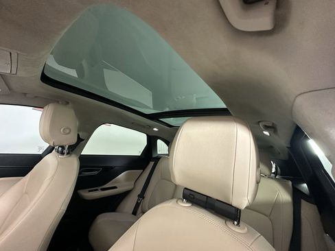 Used 2020 Jaguar F-PACE Premium image 23
