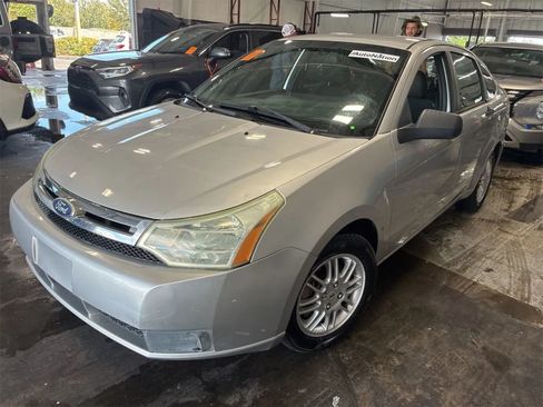 Used 2011 Ford Focus SE FWD image 1