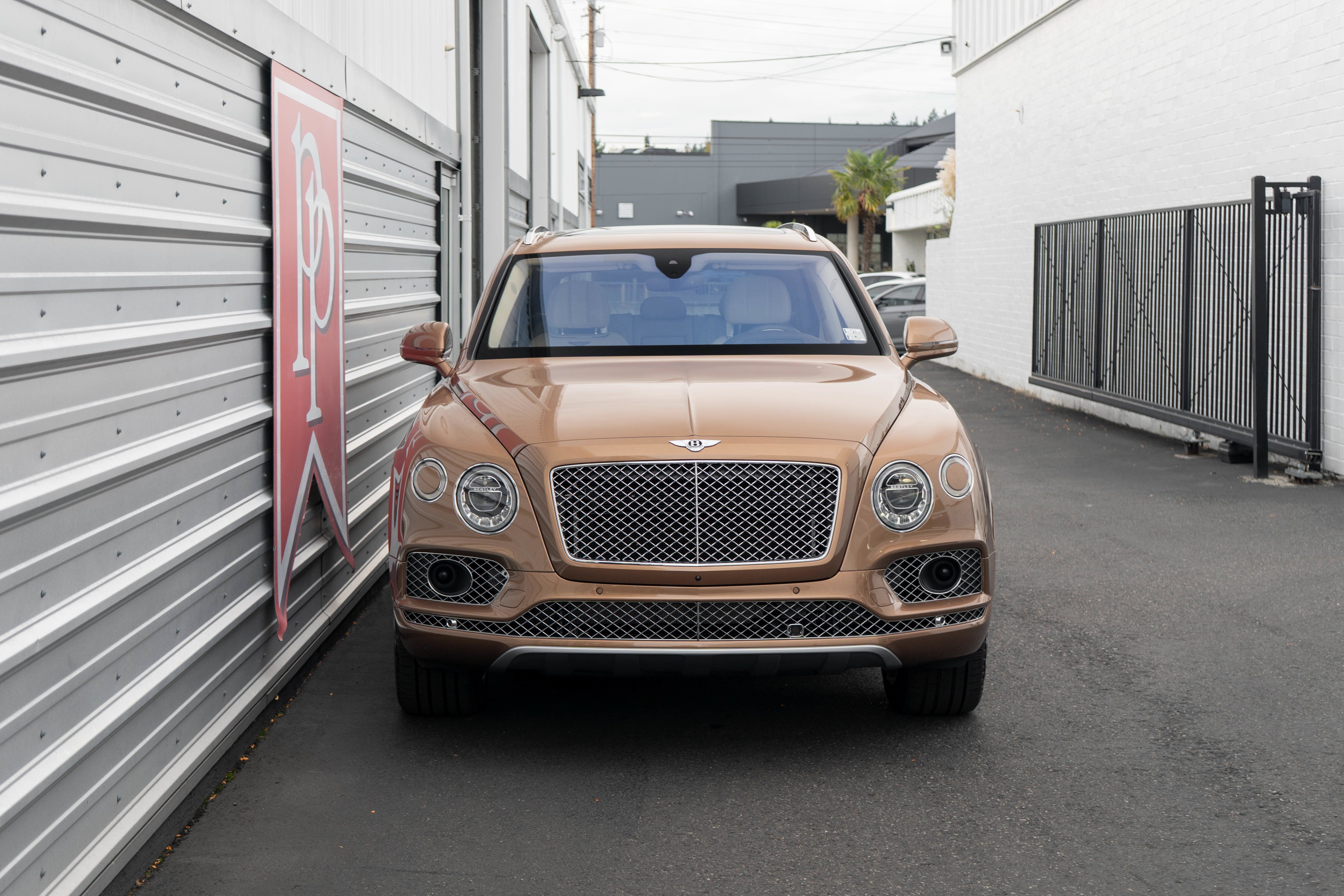 Used 2017 Bentley Bentayga AWD/4WD image 52