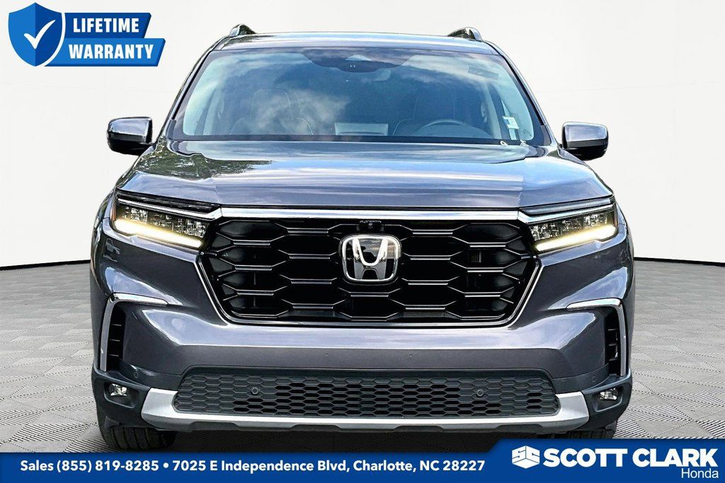 Used 2025 Honda Pilot Elite image 2