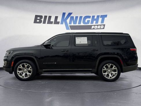 Used 2022 Jeep Wagoneer Series II AWD/4WD image 2