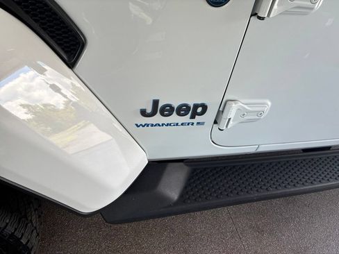 Used 2024 Jeep Wrangler High Altitude AWD/4WD image 8