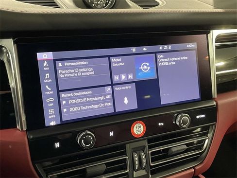 Used 2025 Porsche Macan image 28
