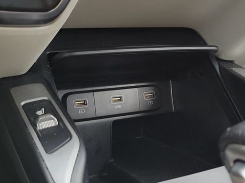 Used 2022 Kia Sorento S FWD image 24