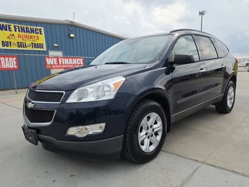 Used 2011 Chevrolet Traverse LS image 3