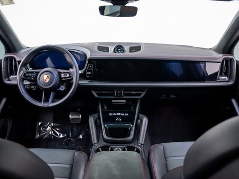 Certified 2025 Porsche Cayenne GTS AWD/4WD image 11