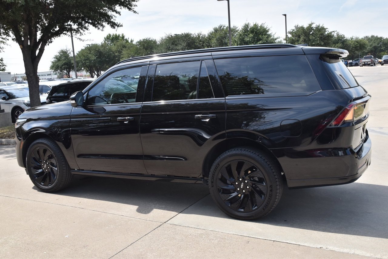 New 2026 Lincoln Navigator Reserve w/ Jet Appearance Package AWD/4WD image 10