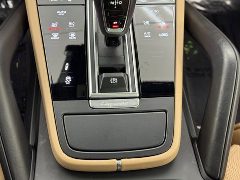 Used 2022 Porsche Cayenne S Platinum w/ Premium Package Plus image 33