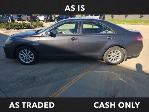 Used 2011 Toyota Camry XLE image 4