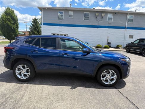 Used 2024 Chevrolet Trax LS w/ LS Convenience Package FWD image 6
