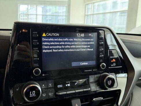 Used 2022 Toyota Highlander XLE AWD/4WD image 28