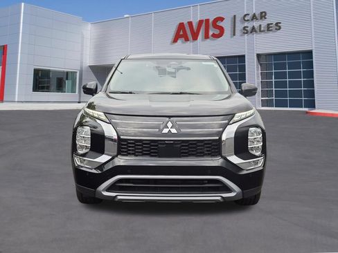 Used 2025 Mitsubishi Outlander SE FWD image 2