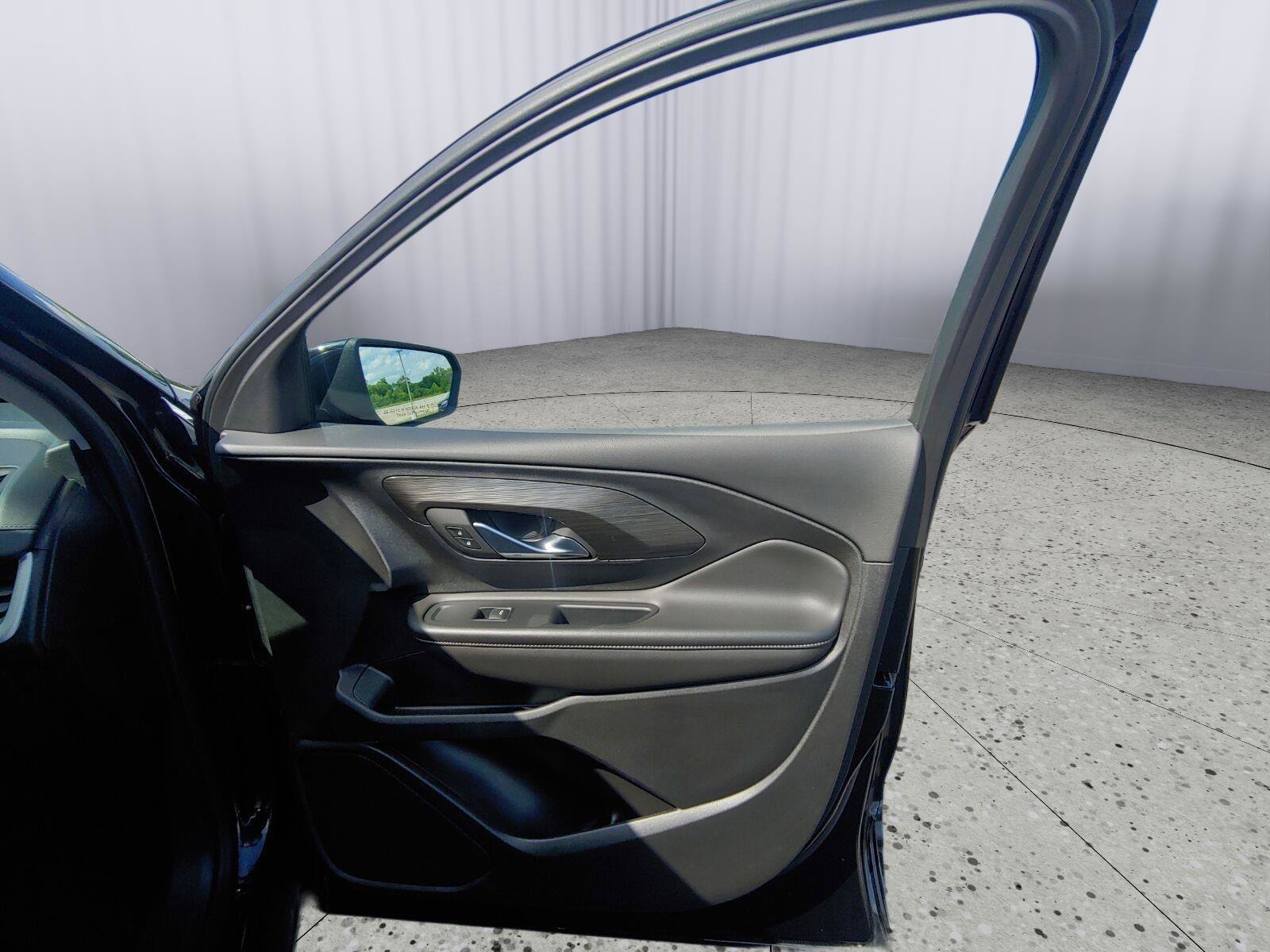 Used 2023 GMC Terrain SLT FWD image 29
