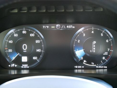 Used 2022 Volvo XC90 T6 Momentum w/ Protection Package image 37