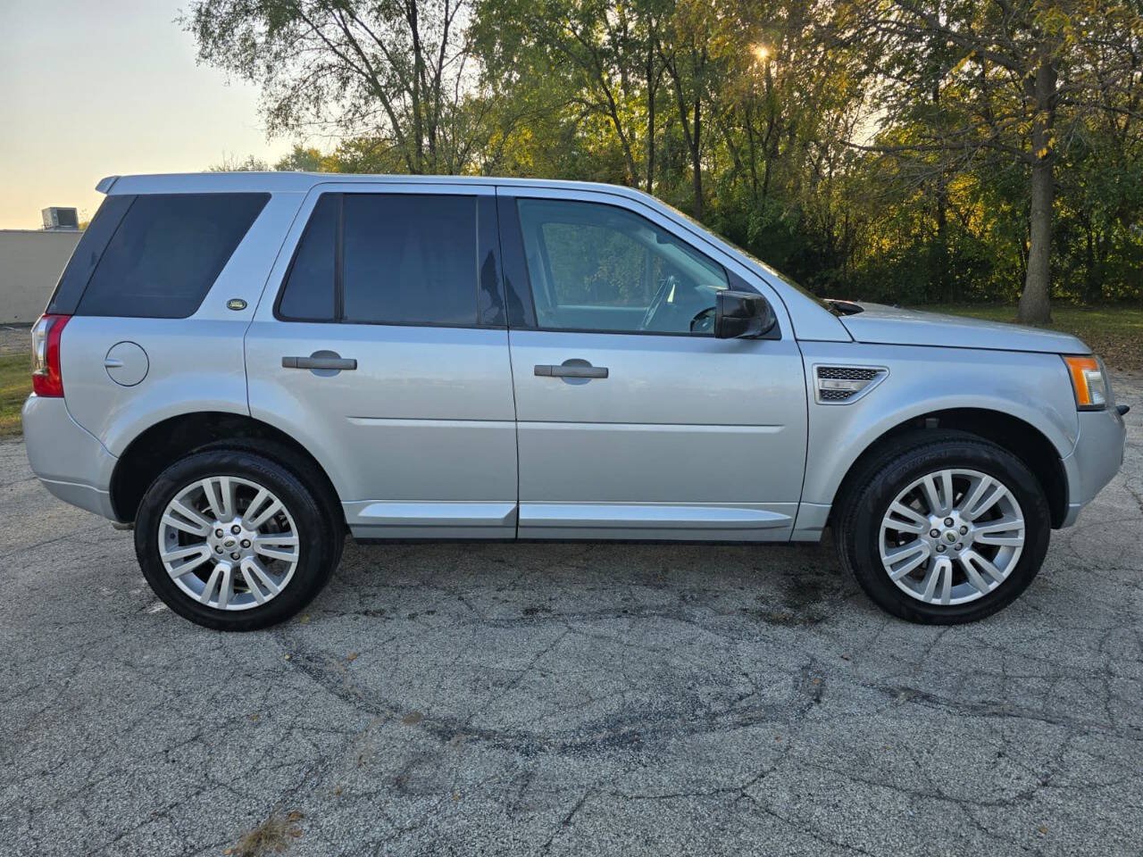 Used 2010 Land Rover LR2 HSE AWD/4WD image 4