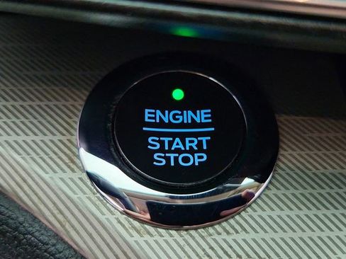 Used 2020 Ford Explorer XLT w/ Equipment Group 202A AWD/4WD image 17
