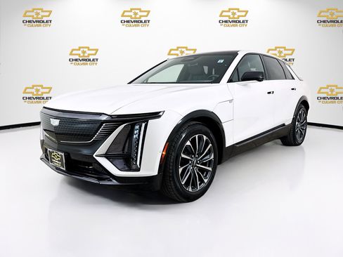 Used 2025 Cadillac Lyriq Sport image 3