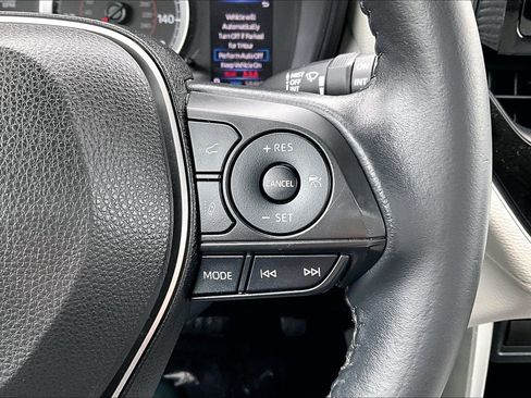 Used 2022 Toyota Corolla Cross LE w/ Moonroof Package AWD/4WD image 18