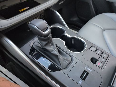 Certified 2023 Toyota Highlander XLE FWD image 24