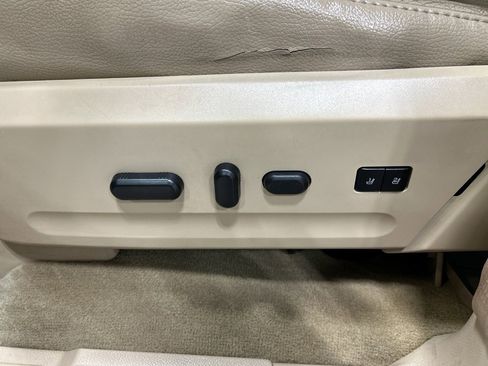 Used 2013 Ford Expedition EL XLT image 10