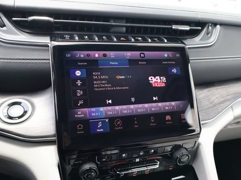 Used 2023 Jeep Grand Cherokee L Overland w/ Luxury Tech Group IV RWD image 13