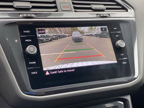 Used 2024 Volkswagen Tiguan SEL R-Line image 30