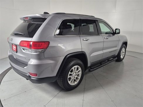 Used 2019 Jeep Grand Cherokee Laredo image 4