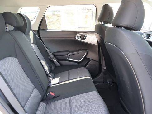 Used 2025 Kia Soul LX w/ LX Technology Package FWD image 13