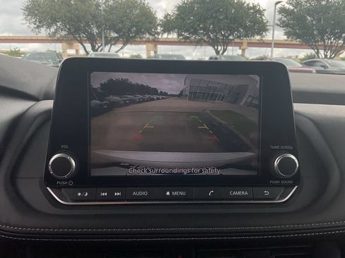 Used 2025 Nissan Rogue SV FWD image 28