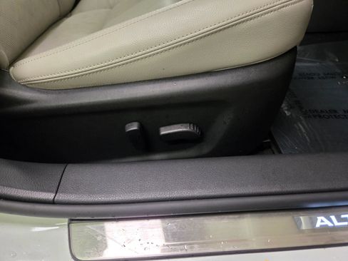 Used 2023 Nissan Altima 2.5 SL FWD image 33