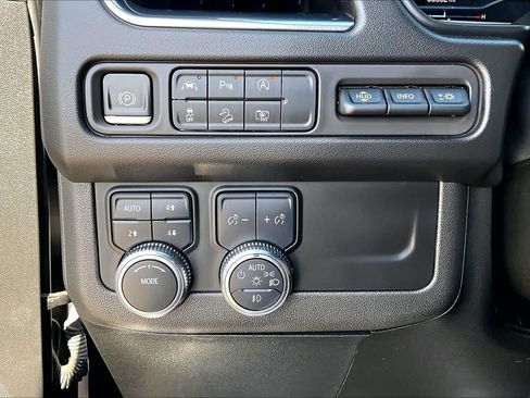 Used 2023 GMC Yukon XL AT4 w/ AT4 Premium Package AWD/4WD image 36