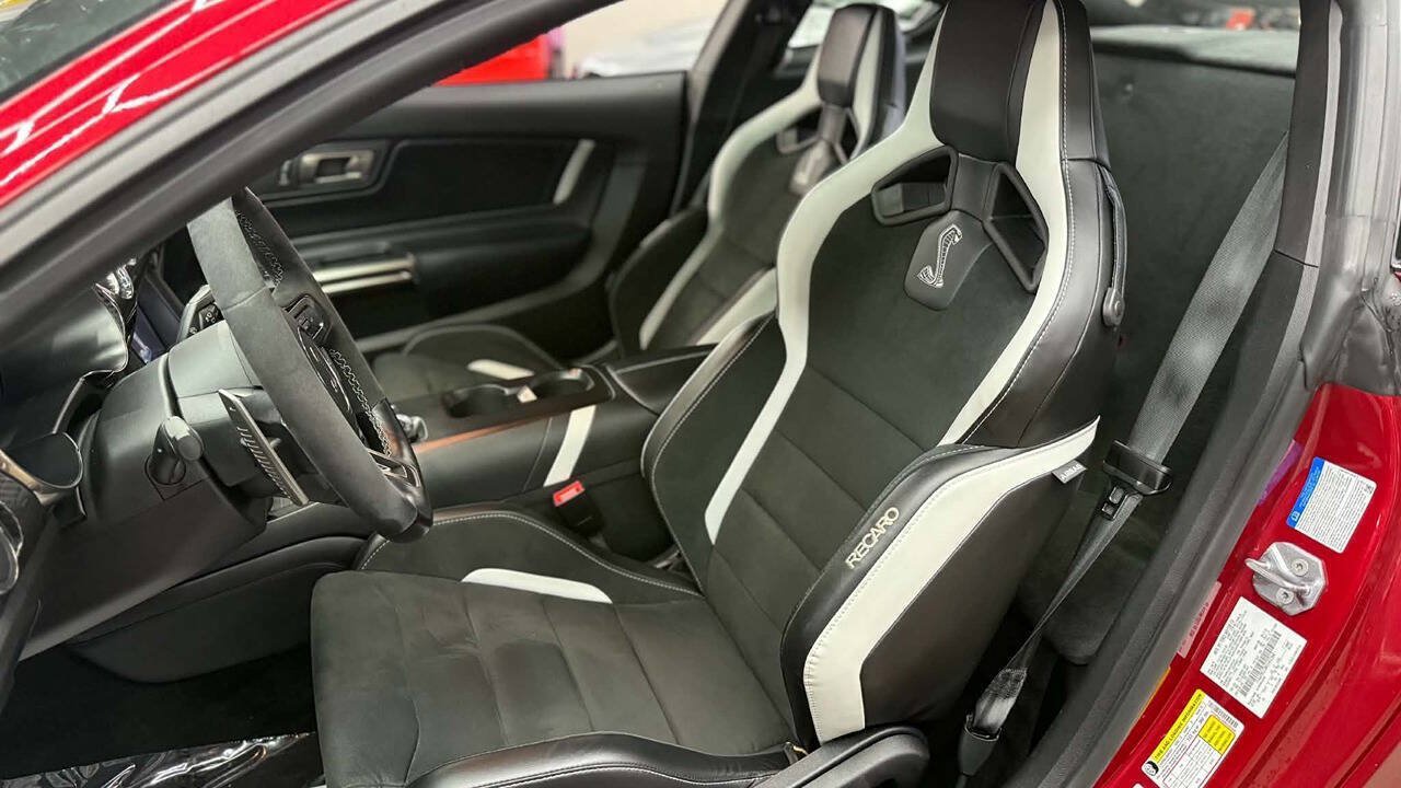 Used 2021 Ford Mustang Shelby GT500 w/ Carbon Fiber Track Pack RWD image 16