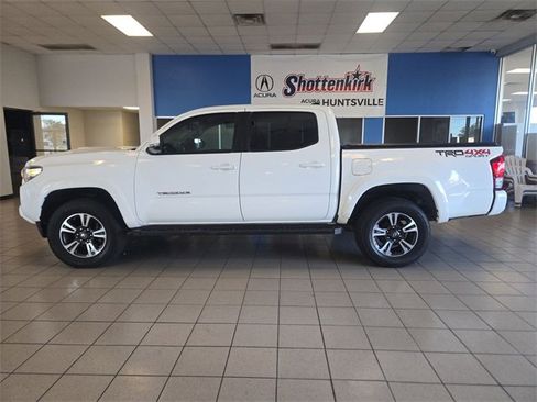 Used 2016 Toyota Tacoma TRD Sport image 5