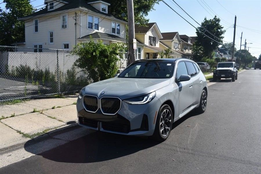 Used 2025 BMW X3 xDrive30i AWD/4WD image 2