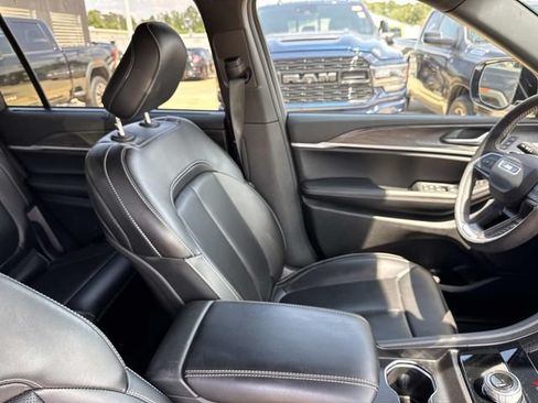 Used 2025 Jeep Grand Cherokee L Limited w/ Luxury Tech Group II RWD image 16
