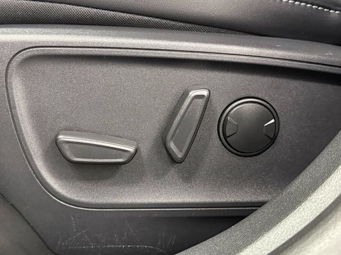 Used 2025 Ford Escape Platinum AWD/4WD image 27
