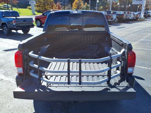 Used 2016 Toyota Tacoma SR image 7