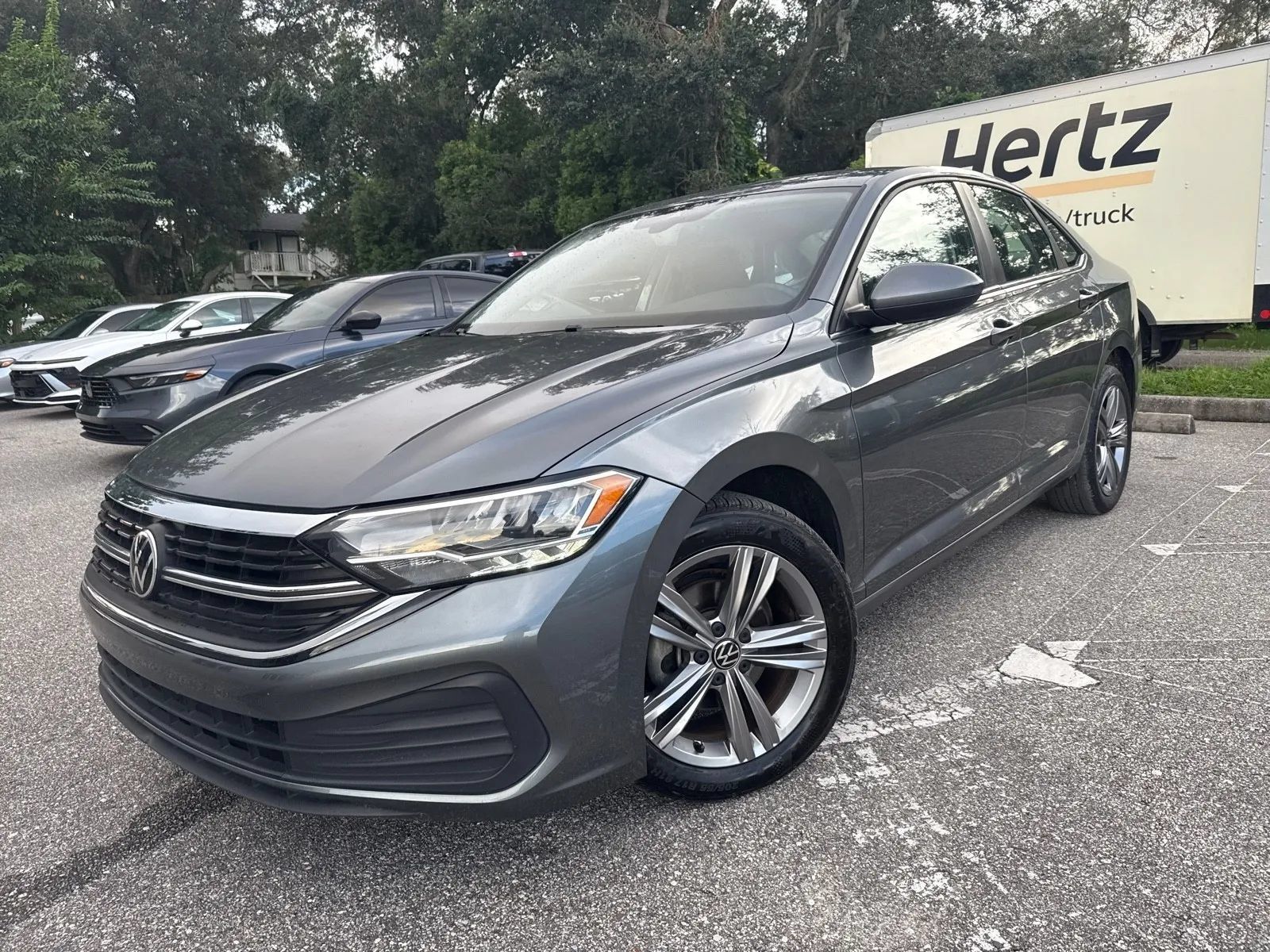 Used 2022 Volkswagen Jetta SE FWD image 2