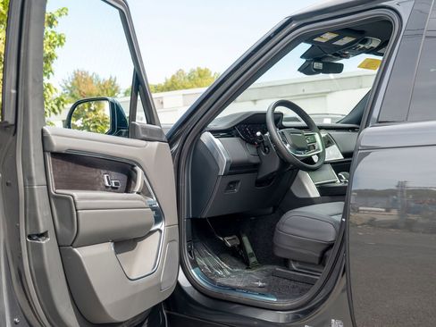 New 2025 Land Rover Range Rover SE image 10