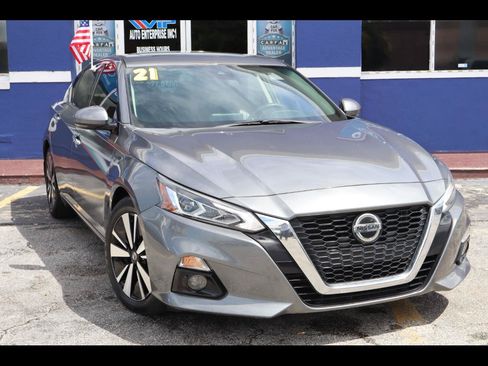 Used 2021 Nissan Altima 2.5 SL FWD image 2