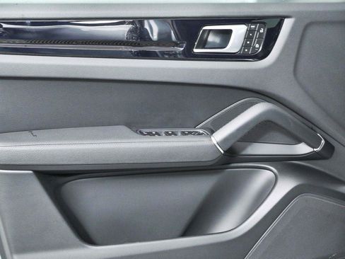 Certified 2022 Porsche Cayenne Coupe AWD/4WD image 6