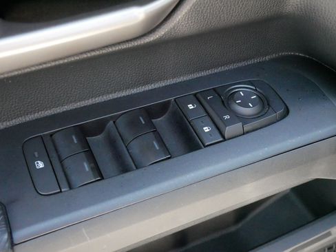 Certified 2024 Toyota Tacoma TRD Off-Road AWD/4WD image 19