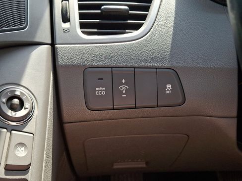 Used 2013 Hyundai Elantra Limited FWD image 22