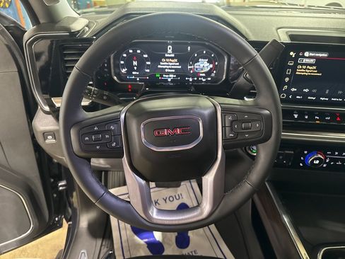 Used 2024 GMC Sierra 3500 SLT w/ SLT Convenience Package image 30