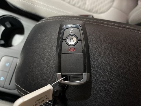 Used 2020 Ford Escape SE image 30